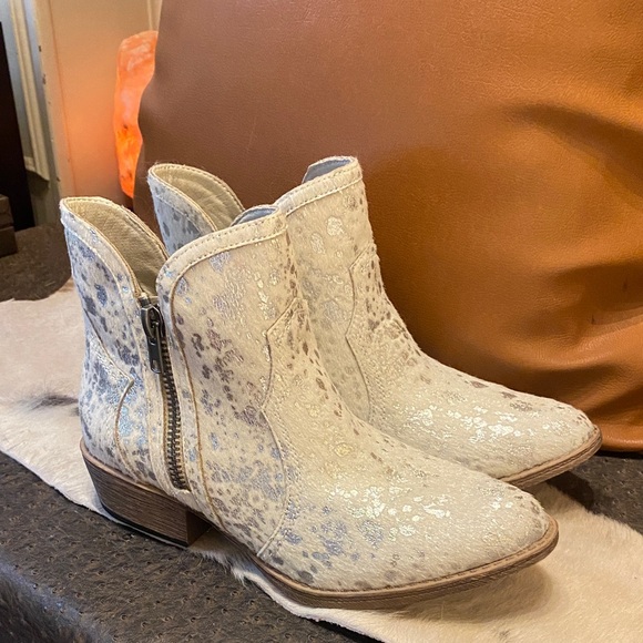 Very G Shoes - Very G Cream and Silver Ankle Booties